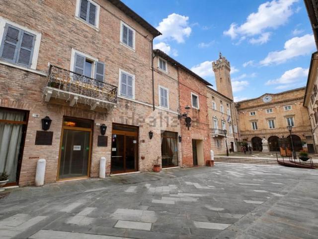 Appartamento in vendita di 1317 m² in Corso Traiano Boccalini, 8