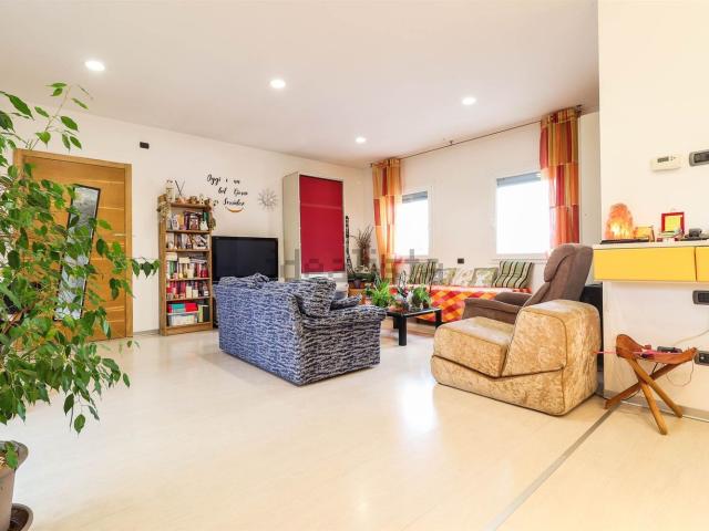 Appartamento in vendita di 131 m² in Via Alessandro Manzoni, 4