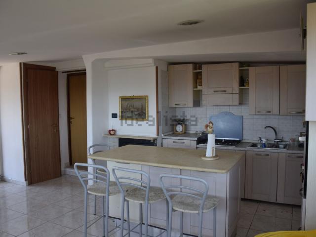 Appartamento in vendita di 131 m² in Via Giuseppe Paone, 34