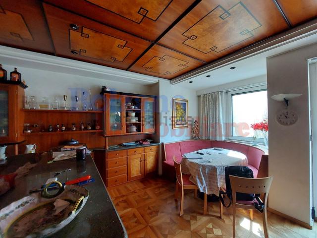Appartamento in vendita di 131 m² in Via De Lai