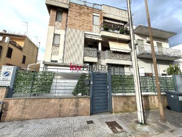 Appartamento in vendita di 131 m² in Via Enrico Cavalerio, 3
