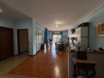 Appartamento in vendita di 131 m² in Via Elio Lombardi