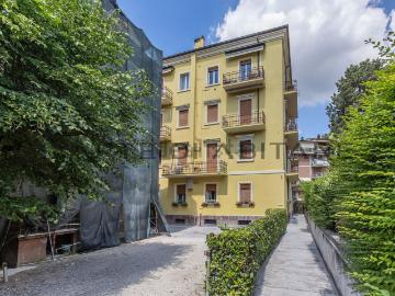Appartamento in vendita di 131 m² in Via Ippolito Nievo