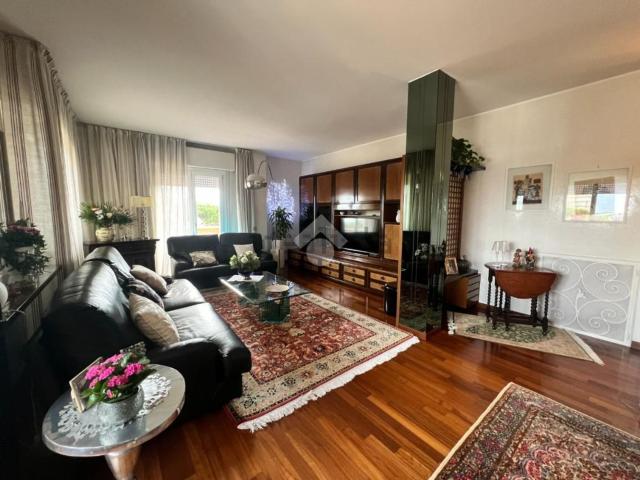 Appartamento in vendita di 131 m² in Via Sciesa, 13