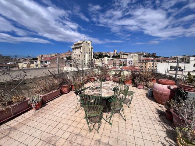 Appartamento in vendita di 131 m² in Via Sebastiano Satta Poeta, 112