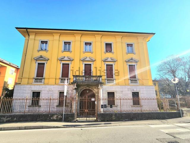 Appartamento in vendita di 131 m² in Via Prada
