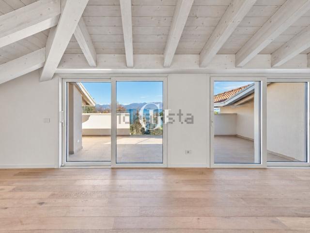 Appartamento in vendita di 131 m² in Viale F. Agello, 1