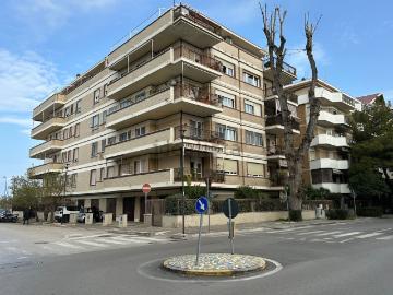 Appartamento in vendita di 131 m² in Viale John Fitzgerald Kennedy, 132