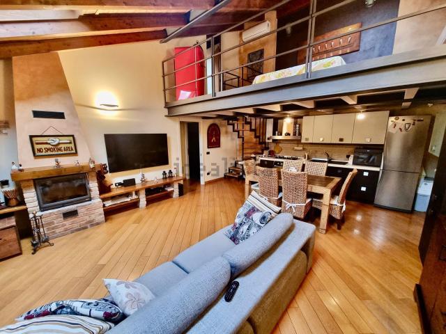 Appartamento in vendita di 131 m² in Strada alla Verza