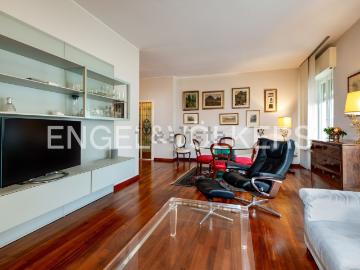 Appartamento in vendita di 132 m² in Via Cesare Paravicini, 11