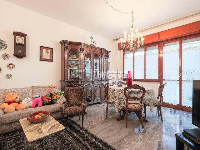 Appartamento in vendita di 132 m² in Via Alfredo Testoni