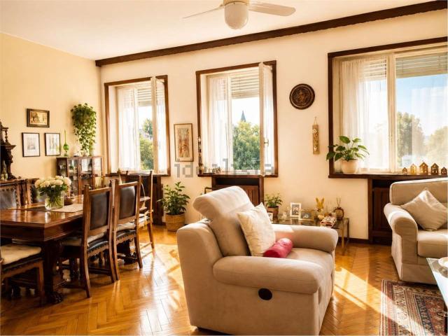 Appartamento in vendita di 132 m² in Via Giuseppe Parini, 4