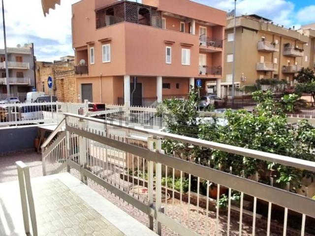 Appartamento in vendita di 132 m² in Via Giacomo Leopardi, 4