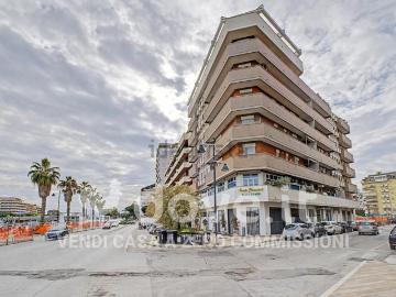 Appartamento in vendita di 132 m² in Via Giacomo Puccini, 3