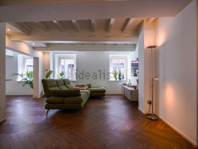 Appartamento in vendita di 132 m² in Via Giosuè Carducci