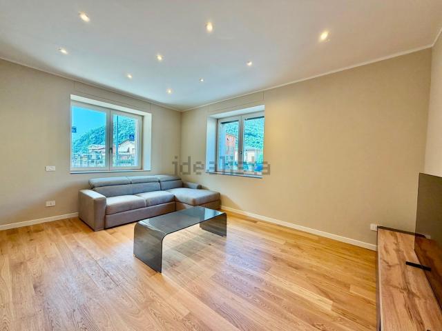 Appartamento in vendita di 132 m² in Via Dante Alighieri