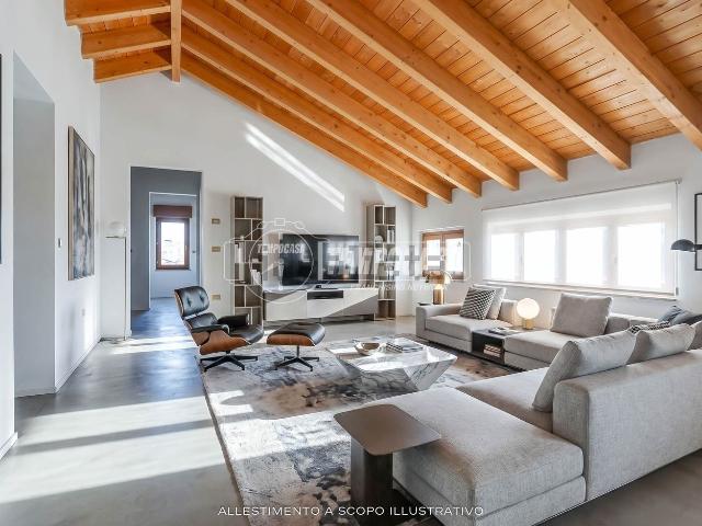 Appartamento in vendita di 132 m² in Via E. Berlinguer, 5