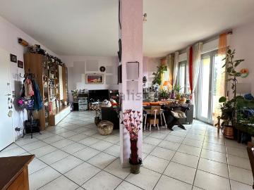 Appartamento in vendita di 132 m² in Via Lazio