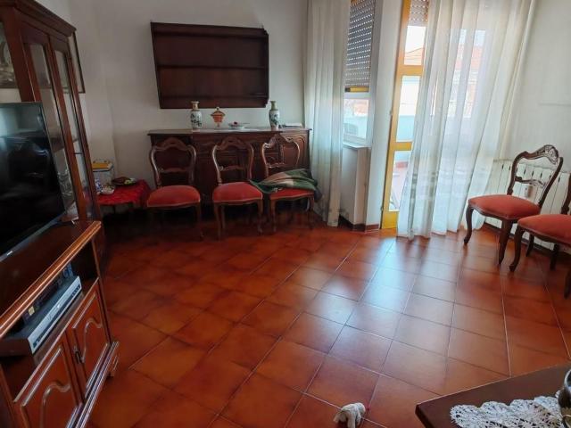 Appartamento in vendita di 132 m² in Via Lunense