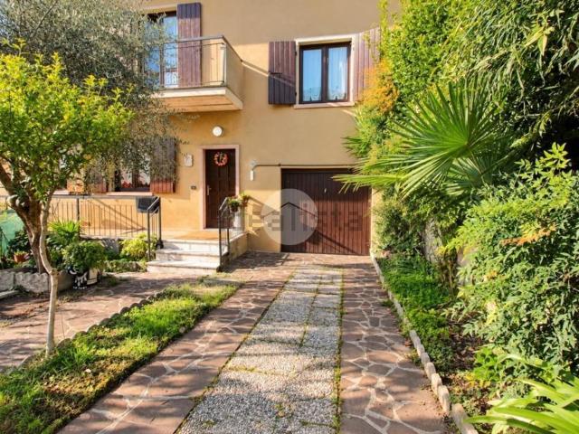 Appartamento in vendita di 132 m² in Via Monte Suello