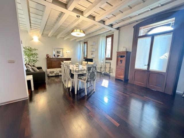 Appartamento in vendita di 132 m² in Via Vittorio Veneto, 33