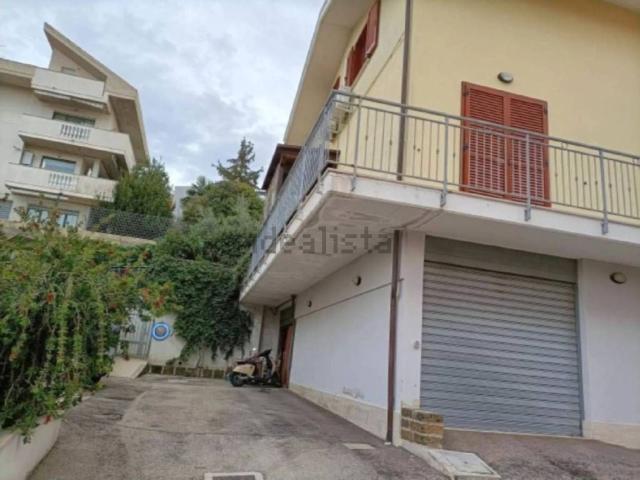 Appartamento in vendita di 132 m² in Strada Colle Scorrano, 64
