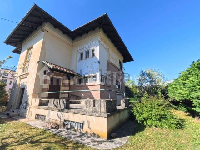 Appartamento in vendita di 133 m² in Via Canonico Pio Rolla, 17