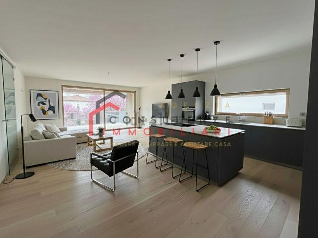 Appartamento in vendita di 133 m² in Via Baracca