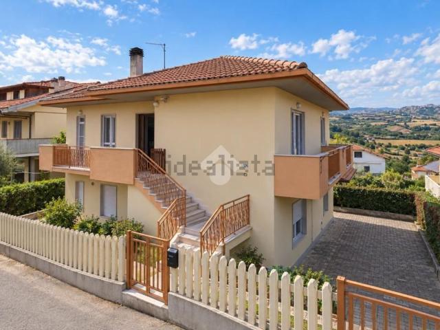 Appartamento in vendita di 133 m² in Via Pignatara, 126
