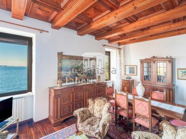 Appartamento in vendita di 133 m² in Via Roma