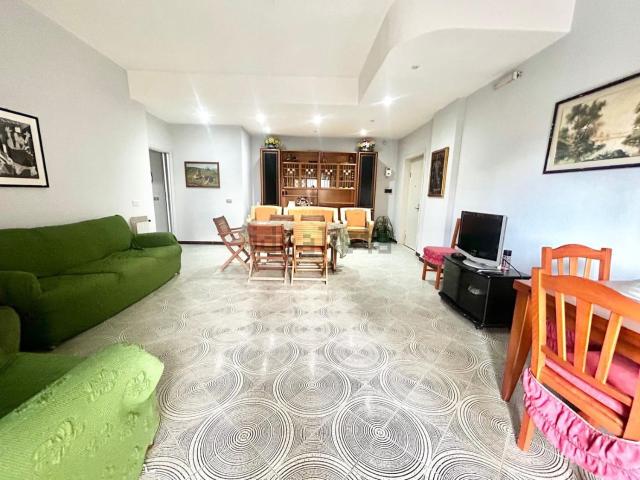 Appartamento in vendita di 133 m² in Viale delle Mimose