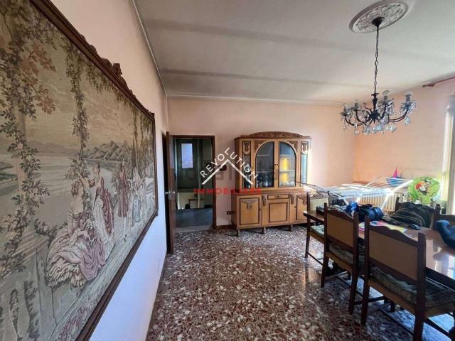Appartamento in vendita di 133 m² in Via Giuseppe Beccari