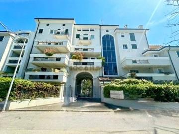 Appartamento in vendita di 133 m² in Viale Ruggero Baldini