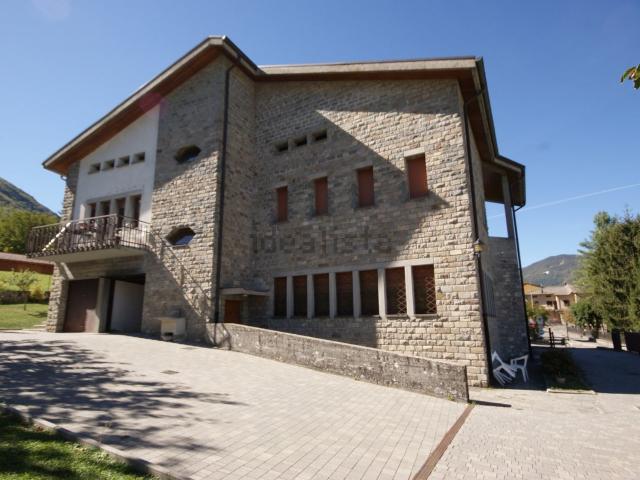 Appartamento in vendita di 133 m² in Piazza Beato Cardinal Ferrari, 5