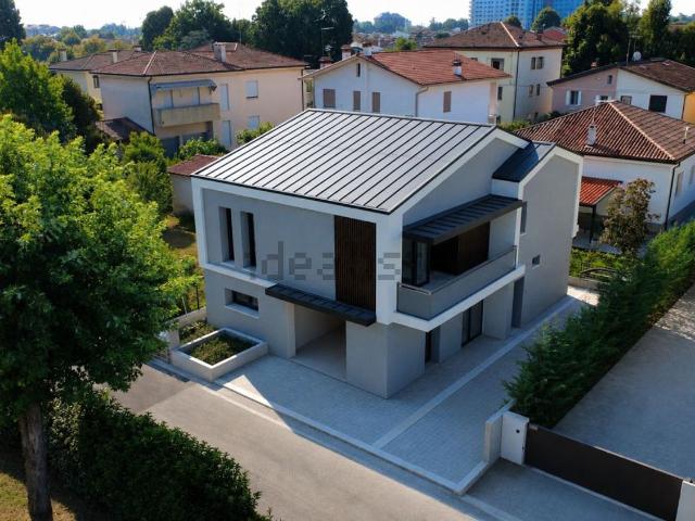 Appartamento in vendita di 134 m² in Via degli Olmi, 13