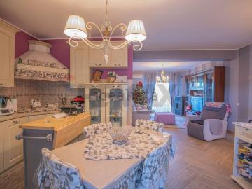 Appartamento in vendita di 134 m² in Via delle Orchidee, 19