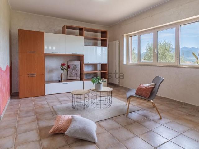 Appartamento in vendita di 134 m² in Via Onofrio dalla Castagna