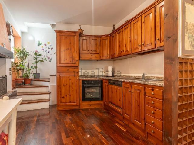 Appartamento in vendita di 134 m² in Via Lungolori, 36