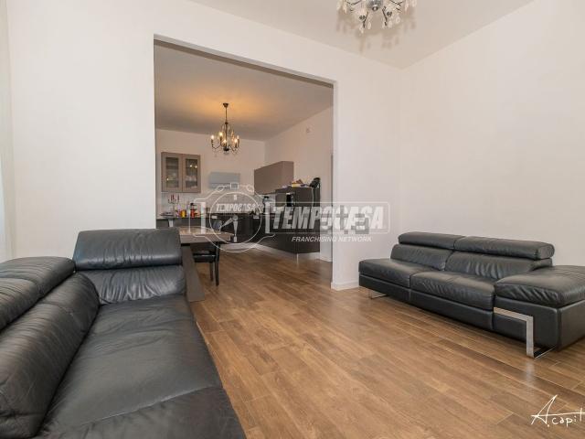 Appartamento in vendita di 134 m² in Via Marche, 80