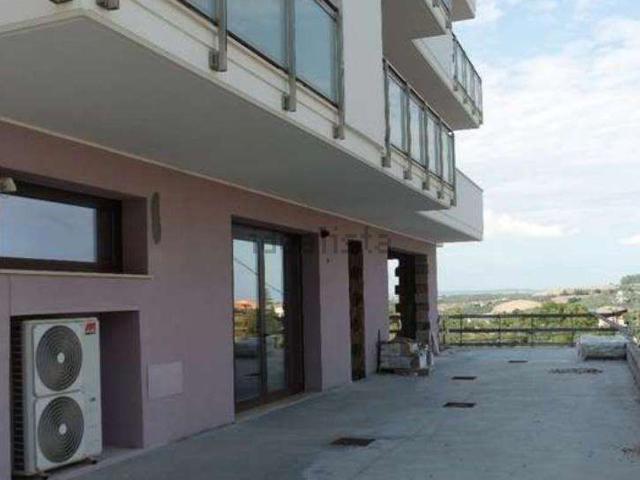 Appartamento in vendita di 122 m² in Via Martiri Ungheresi