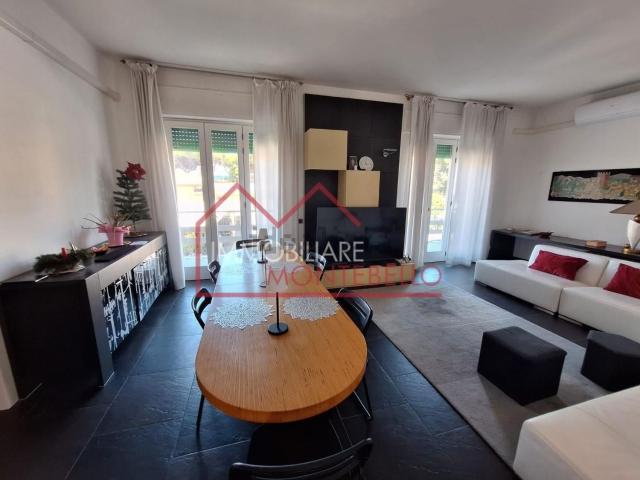 Appartamento in vendita di 134 m² in Viale Ugo Foscolo