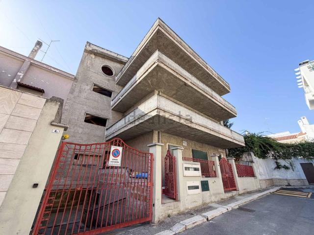 Appartamento in vendita di 135 m² in Via Colella Giovanni