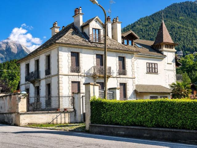Appartamento in vendita di 135 m² in Via Cavour, 29