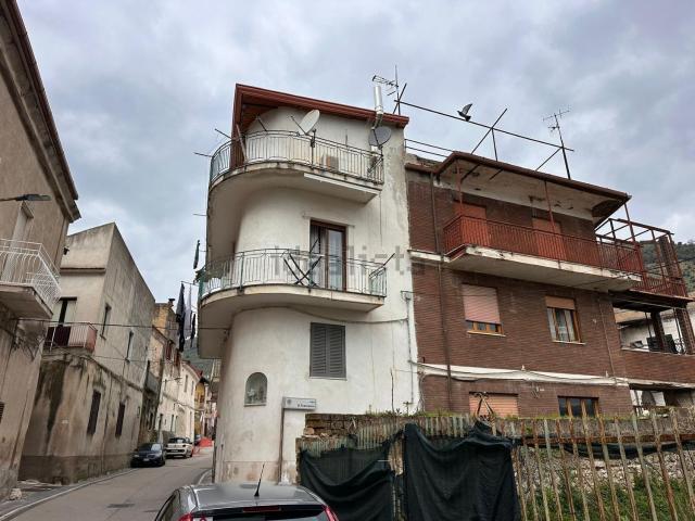 Appartamento in vendita di 135 m² in Via Calzaretti