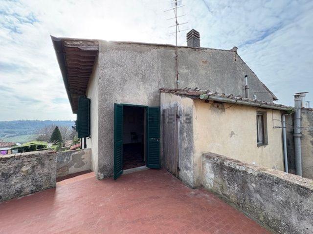 Appartamento in vendita di 135 m² in Via Chiostra Bassa, 1