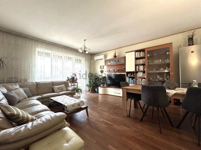 Appartamento in vendita di 135 m² in Via A. Fleming, 9
