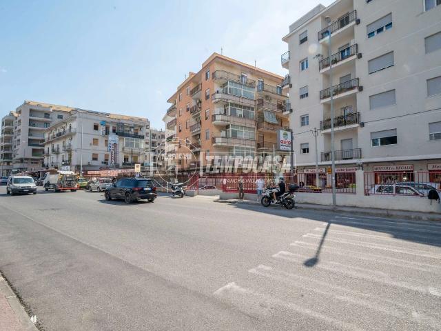 Appartamento in vendita di 135 m² in Via Adolfo Celi, 205
