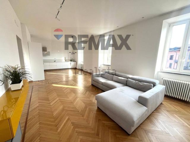 Appartamento in vendita di 135 m² in Via Aldo Mazza, 1