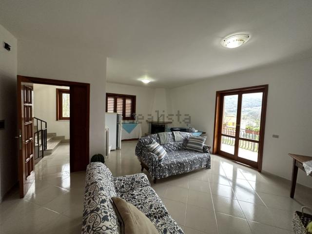 Appartamento in vendita di 135 m² in Via g. D&apos Annunzio, 102