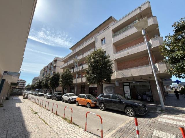 Appartamento in vendita di 135 m² in Via Gabriele D&apos Annunzio, 6